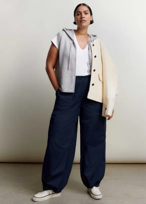 Relaxed Low-Rise Cargo Trouser