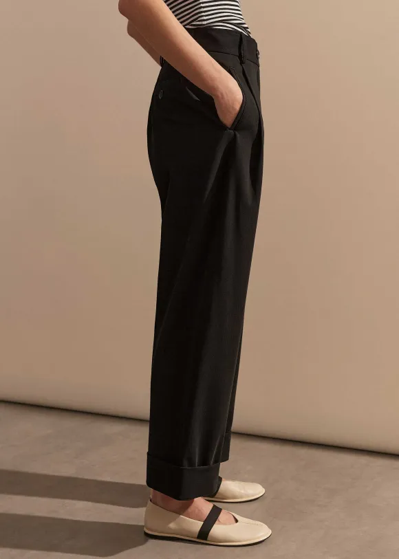 Relaxed Tapered Turn-Up Trouser