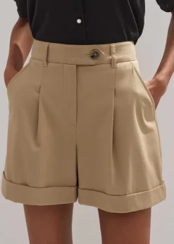 Tailored Summer Short