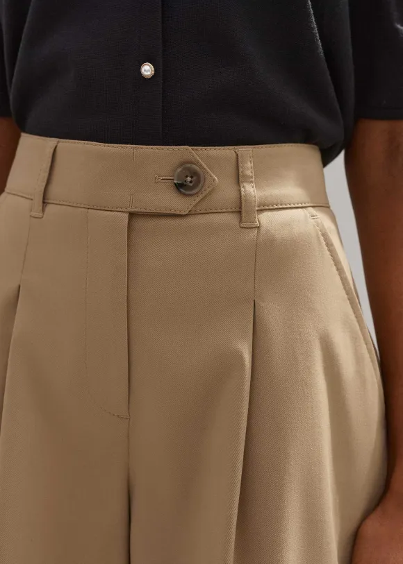 Tailored Summer Short