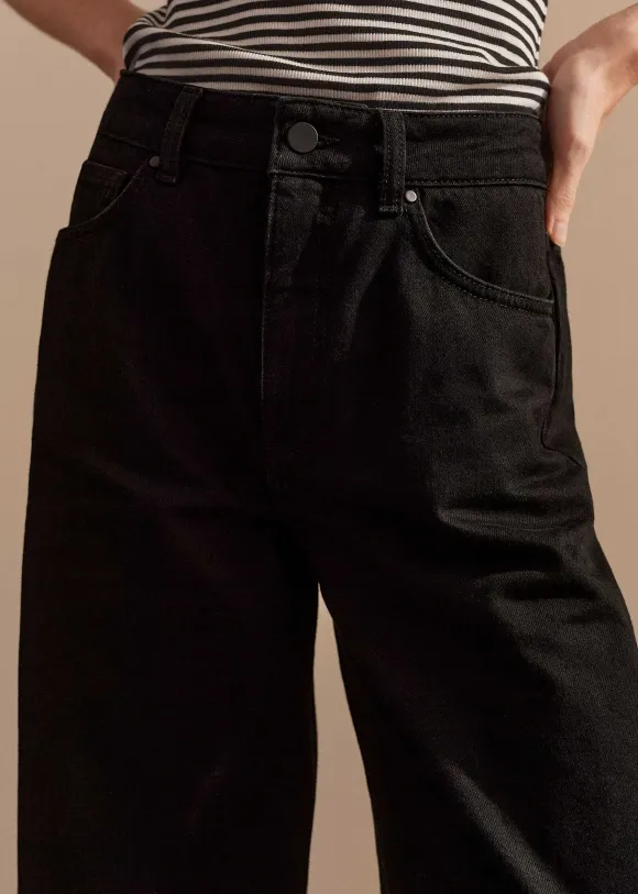 Wide-Leg Ankle-Length Jean