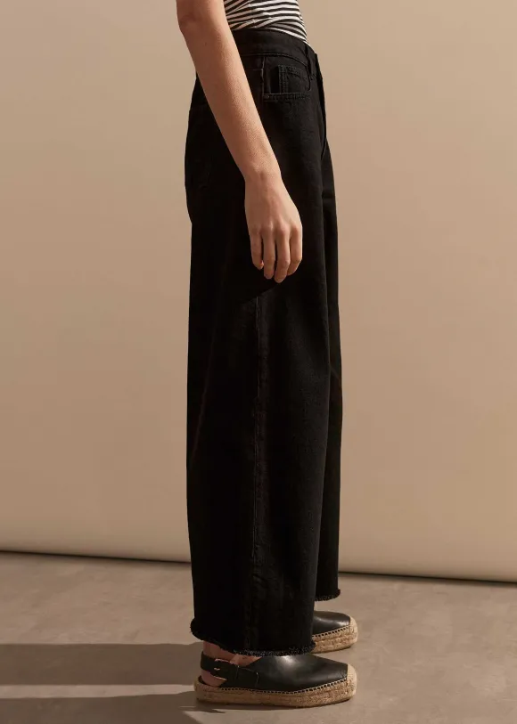 Wide-Leg Ankle-Length Jean